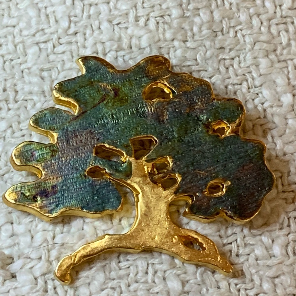 Tree brooch pin